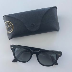 RAY-BAN Sunglasses - NEW